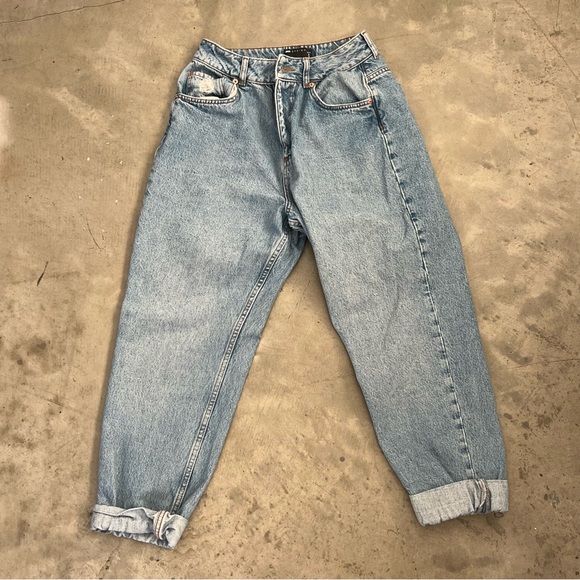 ASOS DESIGN petite high rise ‘slouchy’ mom jeans - Picture 8 of 10